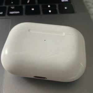 AirPod pros case and right air bud